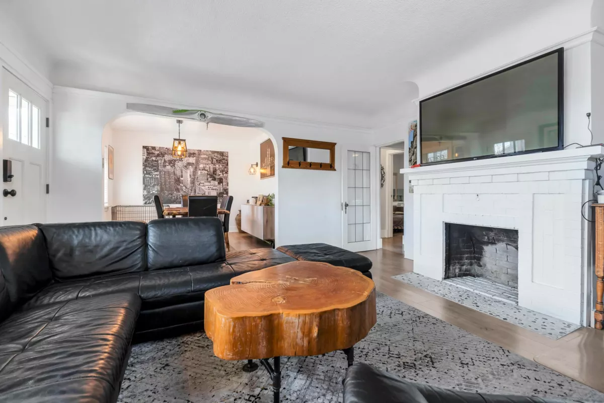 Breakfast Nook Photo of 125 N Gilmore Avenue, Burnaby, BC