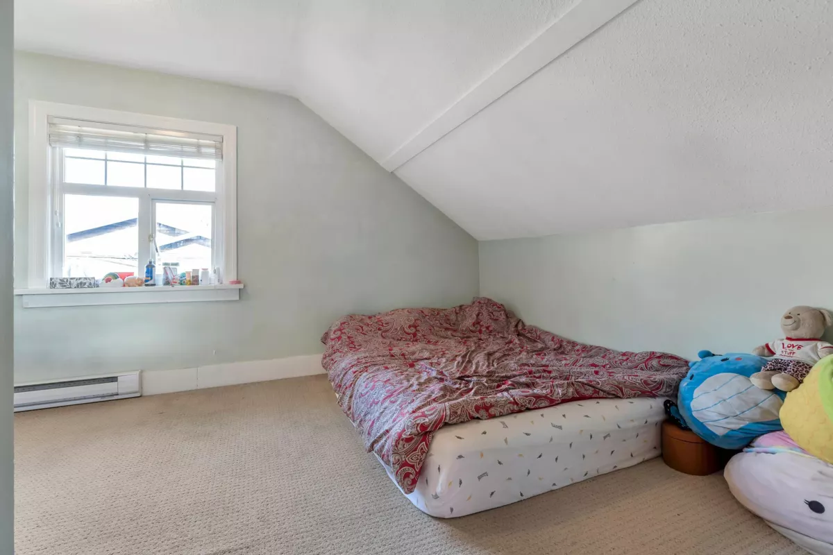 Entry Foyer Photo of 125 N Gilmore Avenue, Burnaby, BC