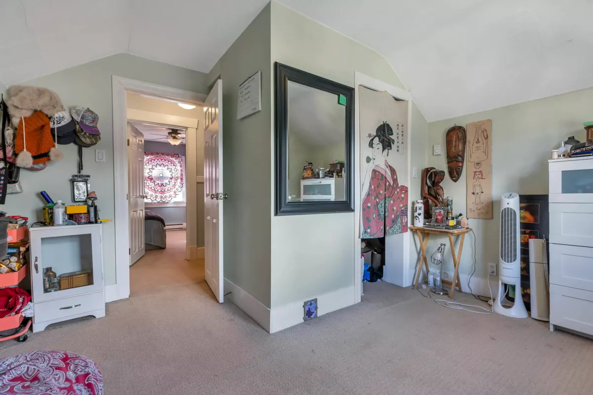 Hallway Photo of 125 N Gilmore Avenue, Burnaby, BC