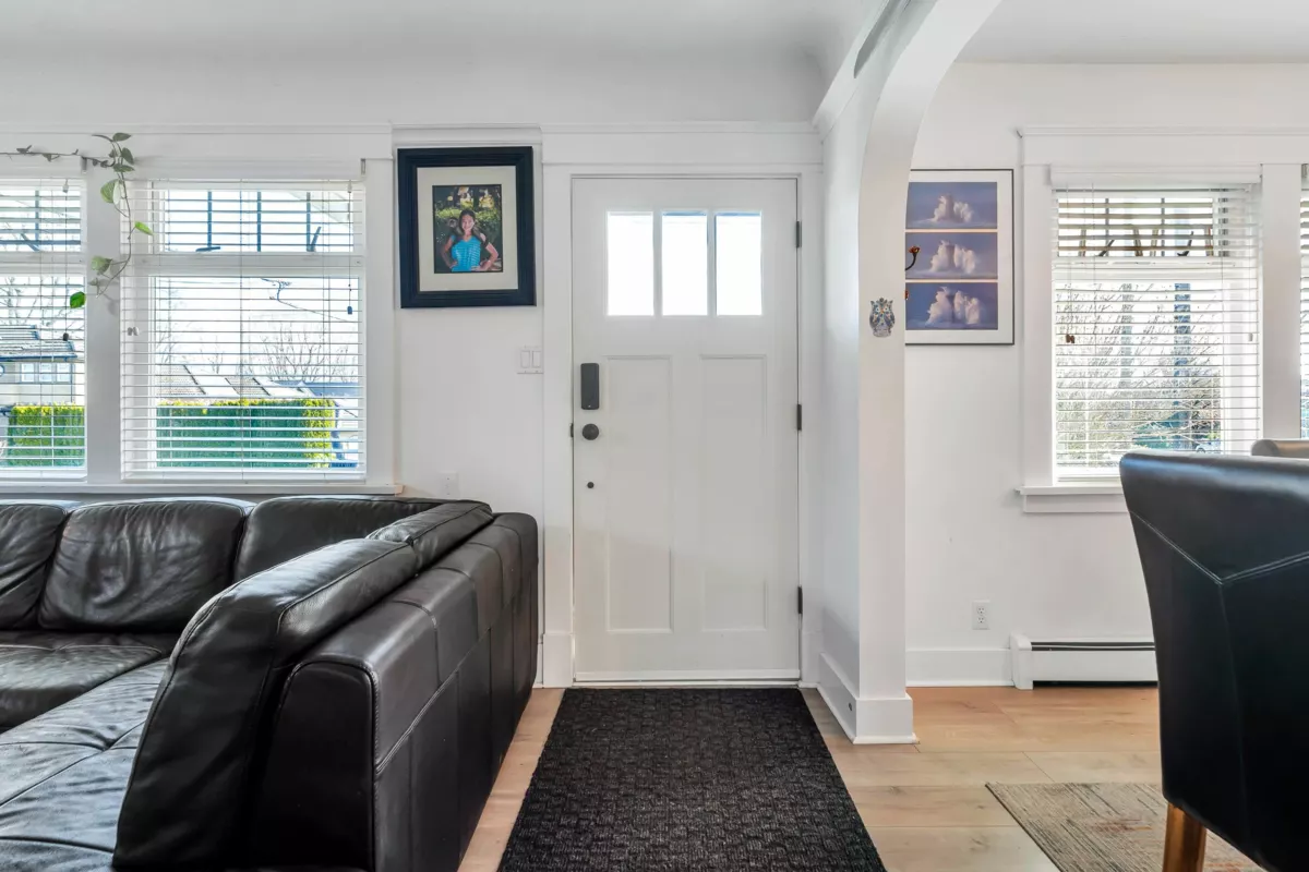 Kitchen Photo of 125 N Gilmore Avenue, Burnaby, BC