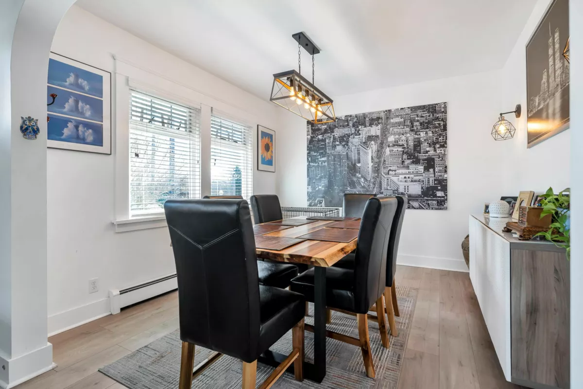 Primary Bathroom Photo of 125 N Gilmore Avenue, Burnaby, BC