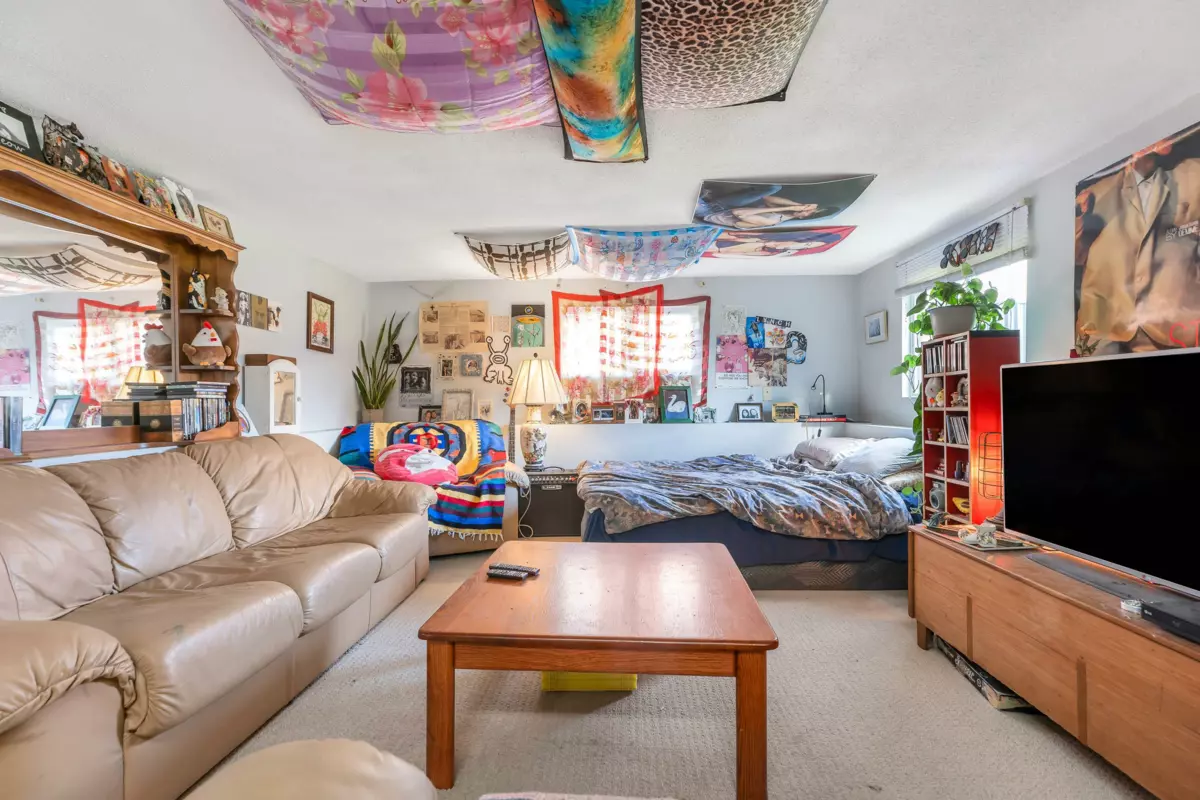 Swimming Pool Photo of 125 N Gilmore Avenue, Burnaby, BC