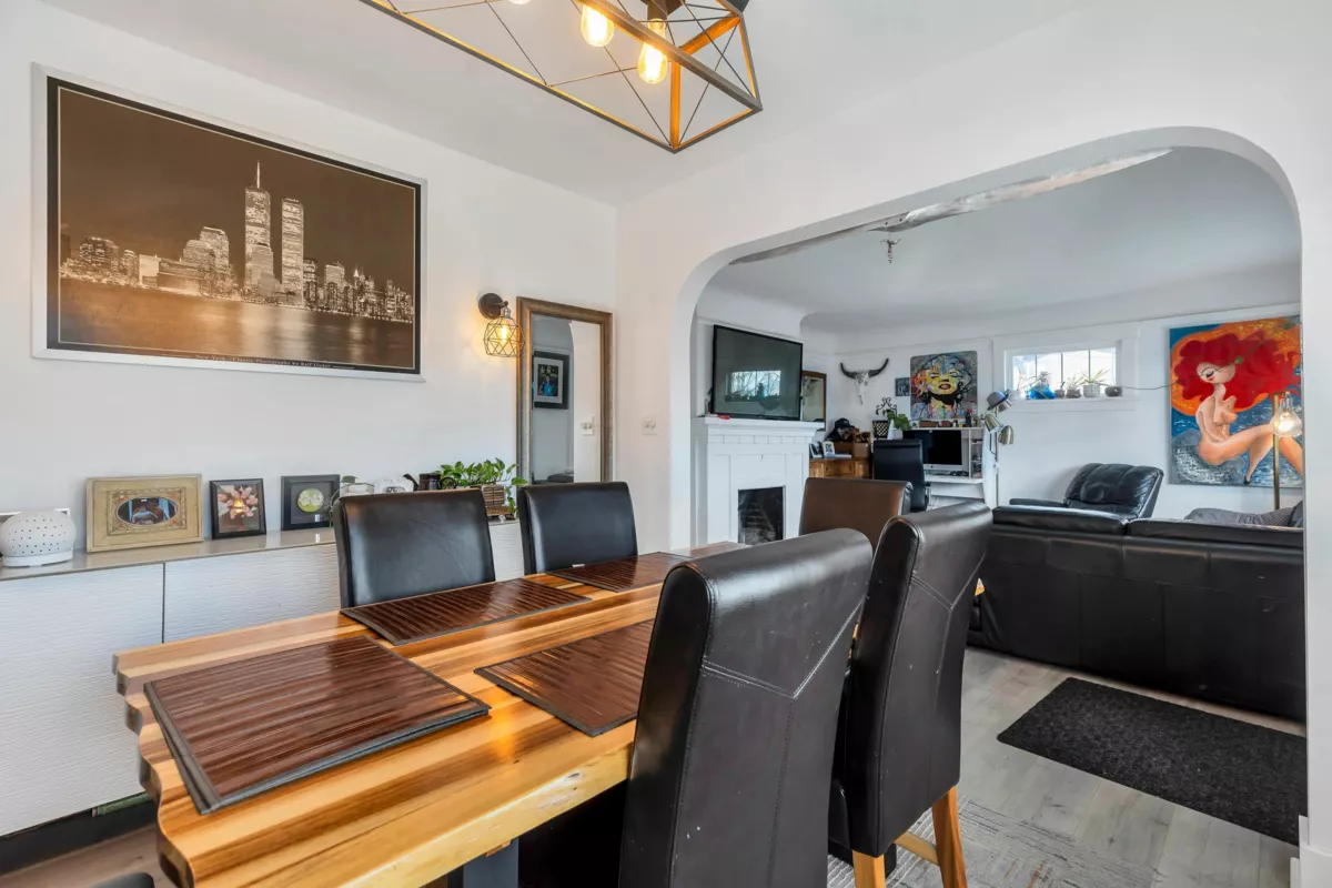 Walk-In Closet Photo of 125 N Gilmore Avenue, Burnaby, BC