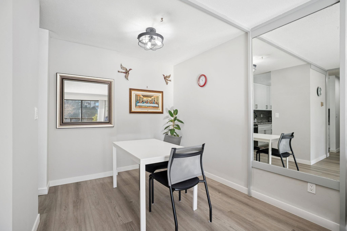 Kitchen Island Photo of 208 707 Hamilton Street, New Westminster, BC