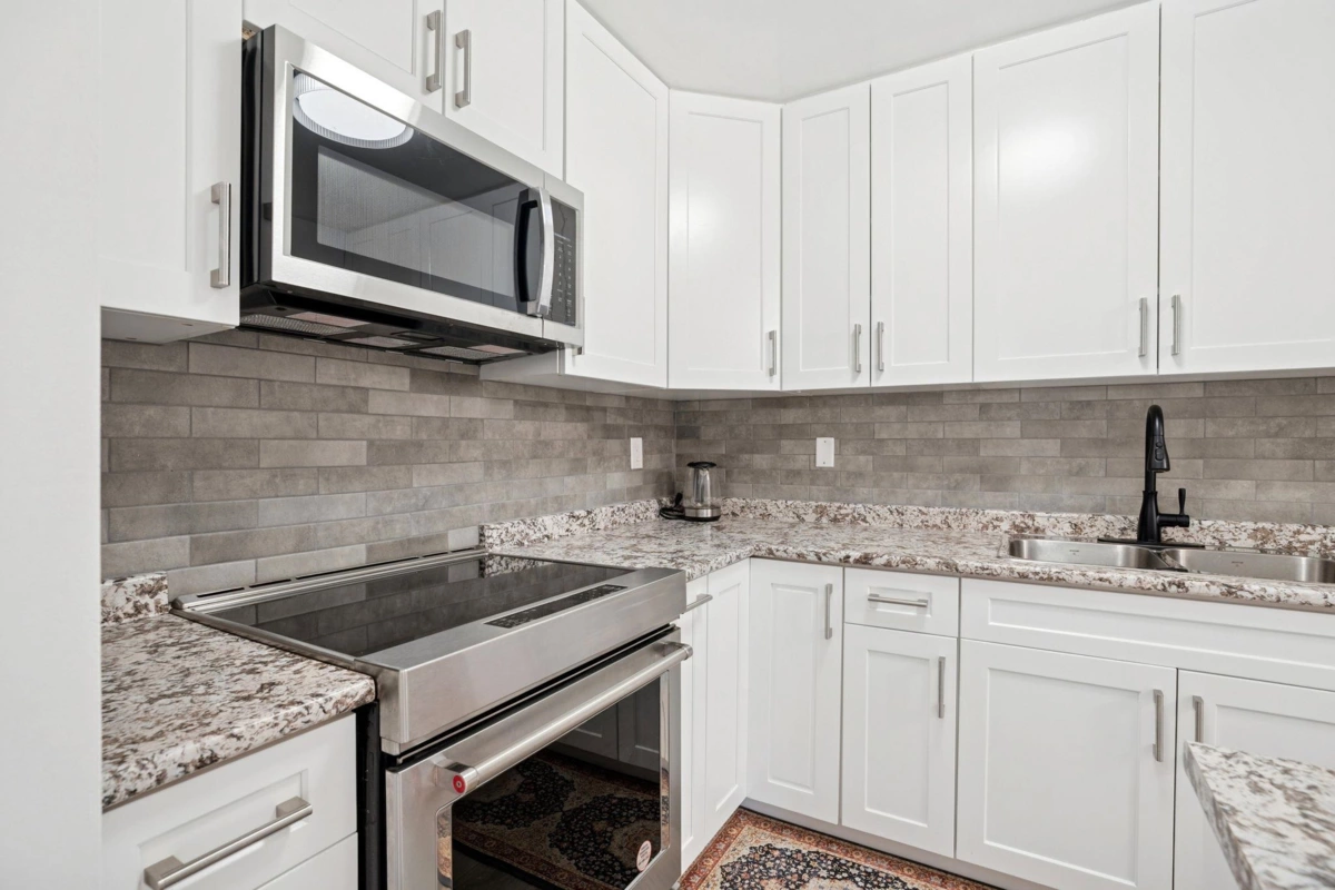 Walk-In Closet Photo of 208 707 Hamilton Street, New Westminster, BC