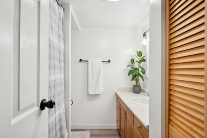 Guest Bathroom Photo of 208 707 Hamilton Street, New Westminster, BC