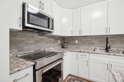 Walk-In Closet Photo of 208 707 Hamilton Street, New Westminster, BC