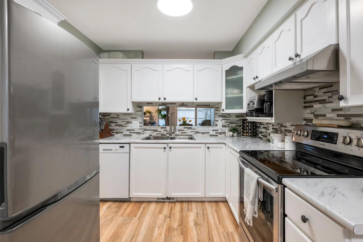 Kitchen Island Photo of 15 9045 Walnut Grove Drive, Langley, BC