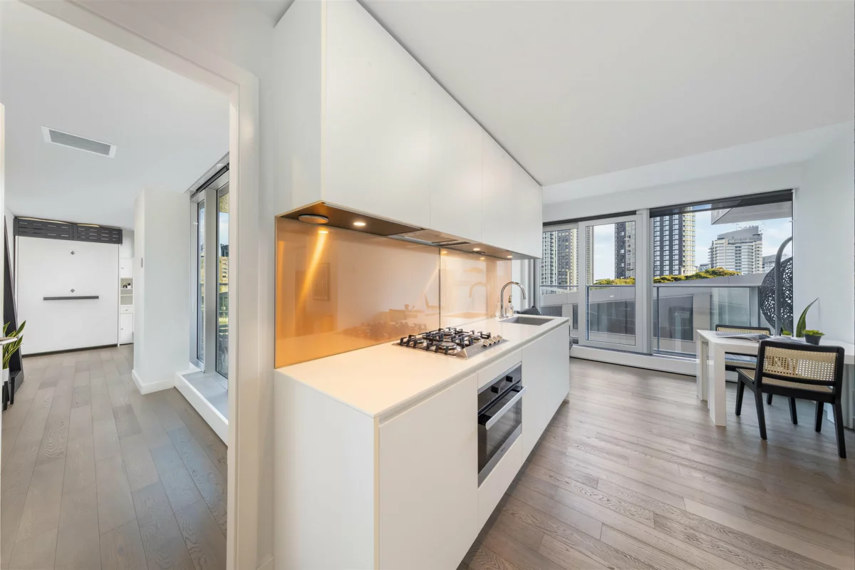 Kitchen Photo of 1001 1480 Howe Street, Vancouver, BC