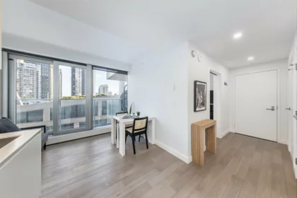 1001 1480 Howe Street, Vancouver, BC, Vancouver — Apartment/Condo for sale