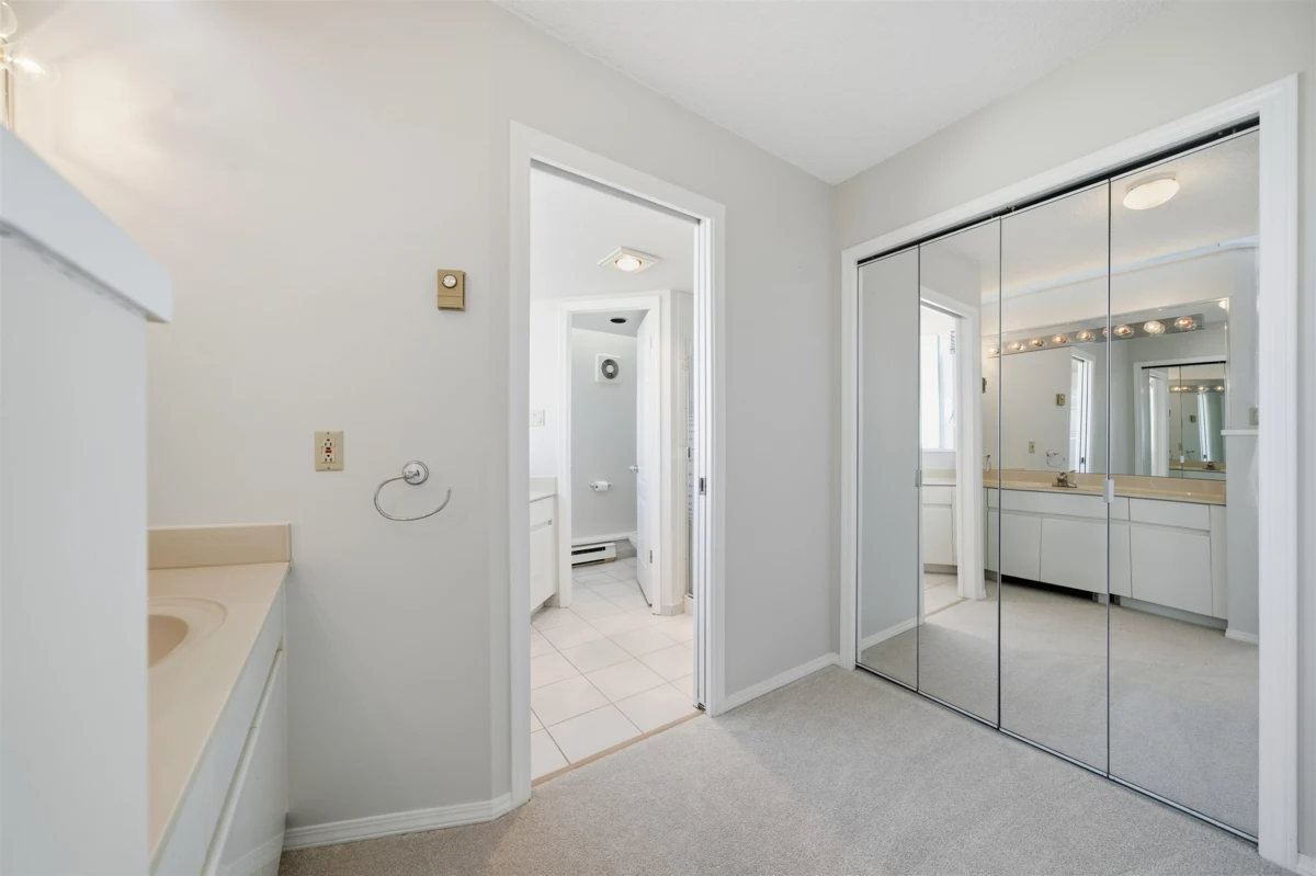 Breakfast Nook Photo of 1703 71 Jamieson Court, New Westminster, BC