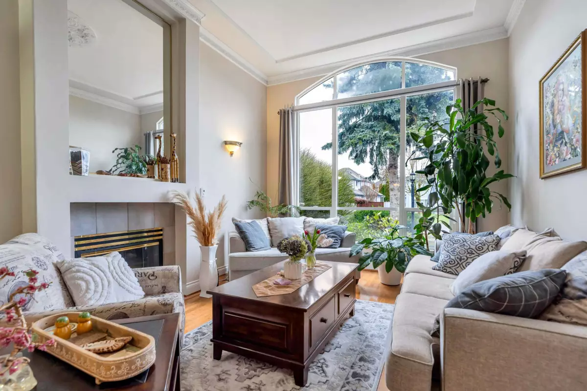Dining Area Photo of 11071 160a Street, Surrey, BC
