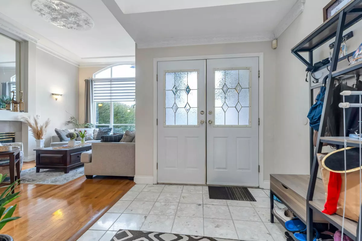 Family Room Photo of 11071 160a Street, Surrey, BC