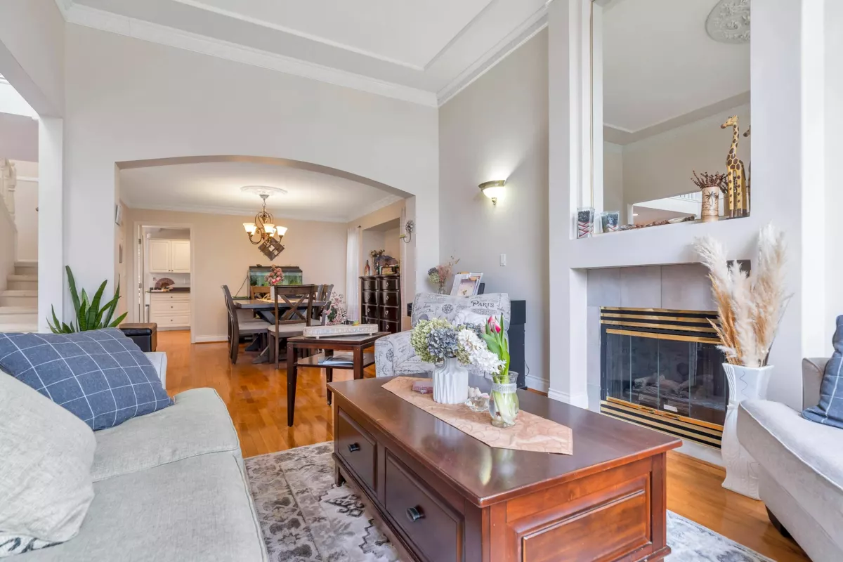 Kitchen Island Photo of 11071 160a Street, Surrey, BC