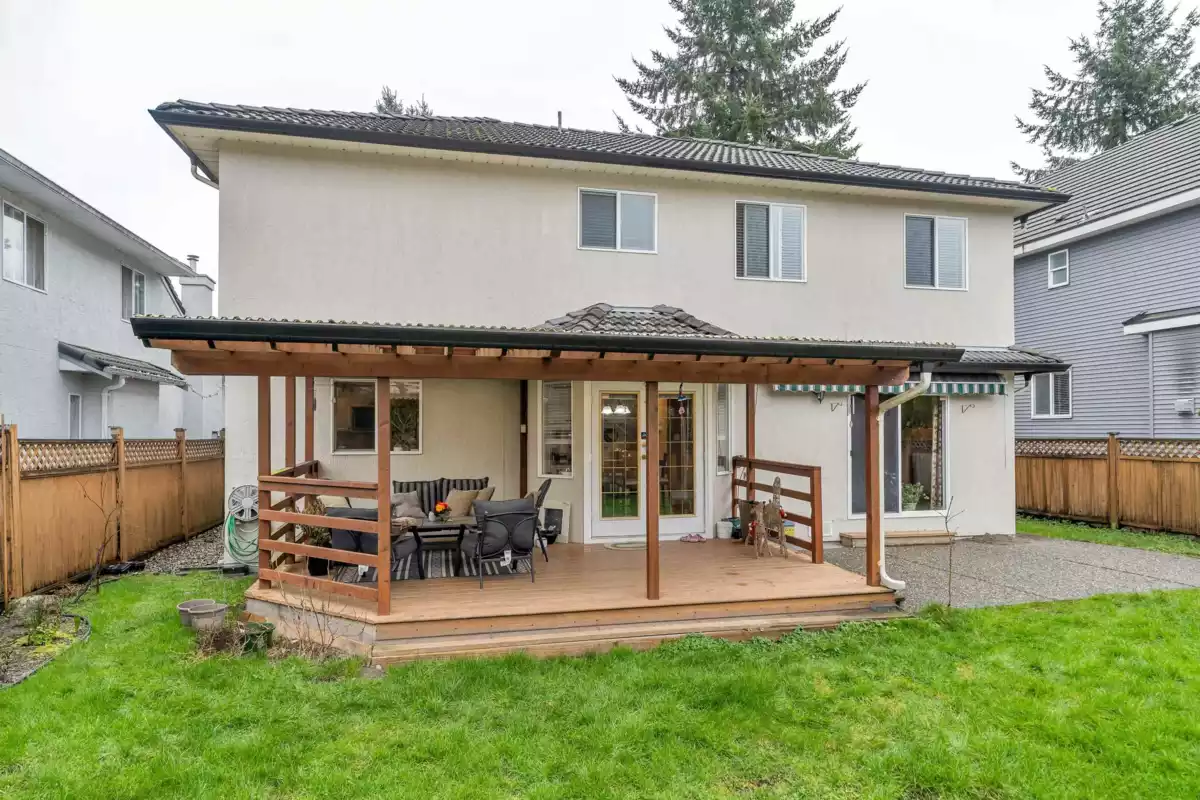 Swimming Pool Photo of 11071 160a Street, Surrey, BC