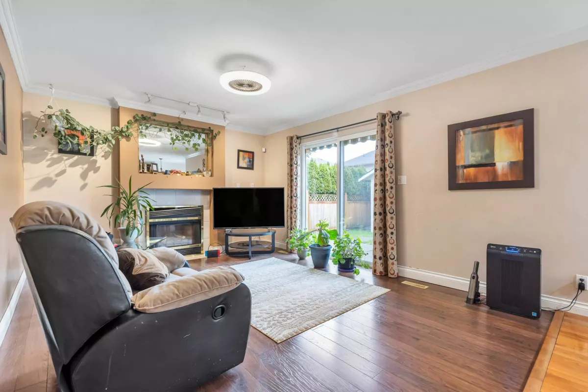 Walk-In Closet Photo of 11071 160a Street, Surrey, BC