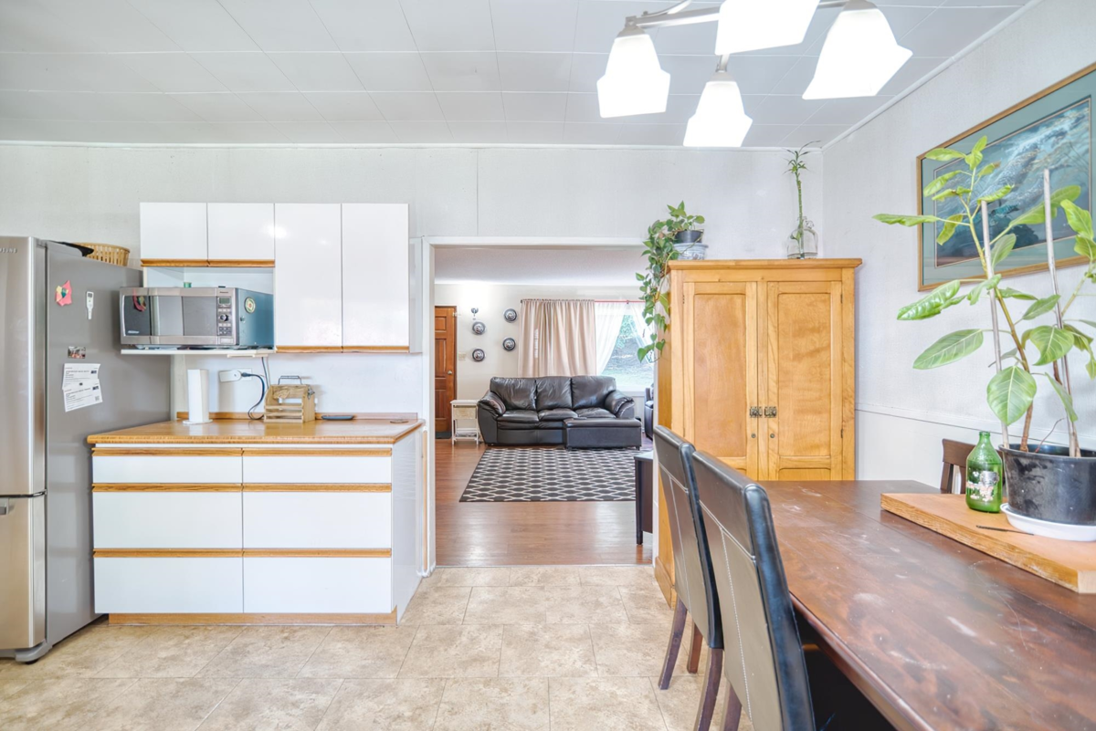 Basement Recreation Room Photo of 1106 A & B Gladwin Trail Road, Roberts Creek, BC