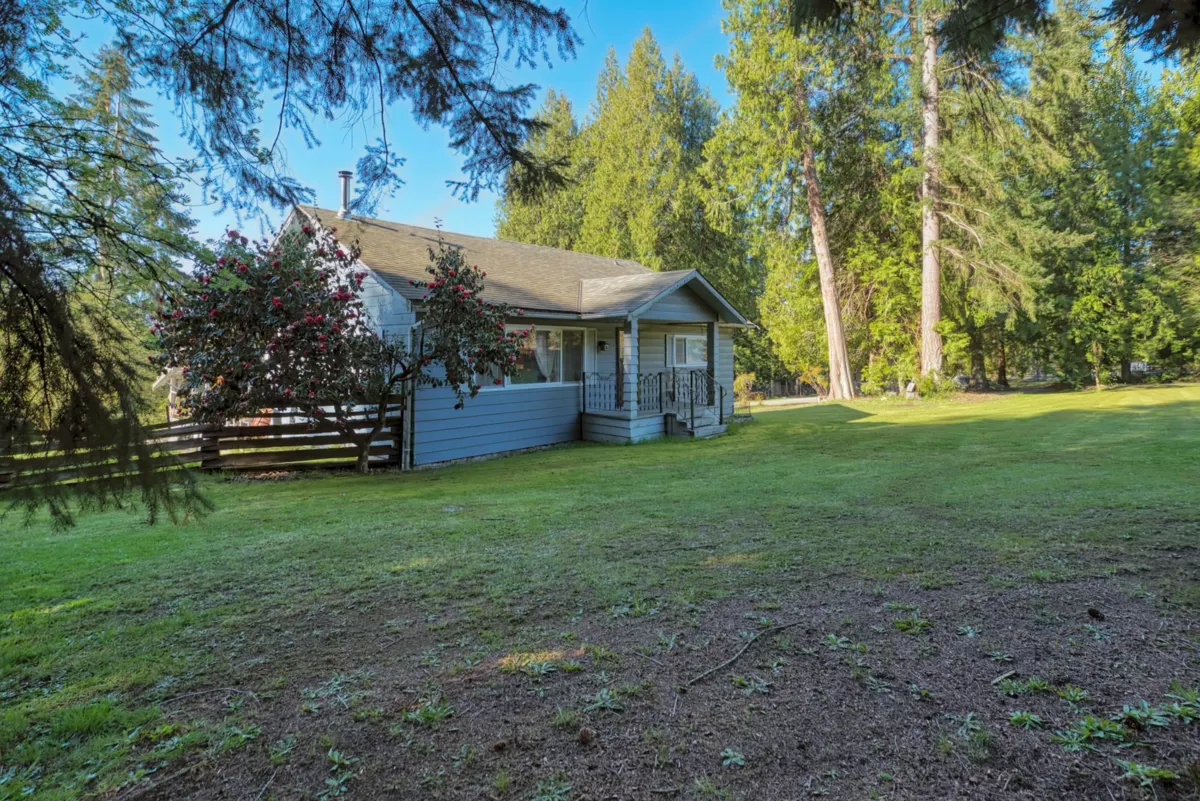 Bedroom 2 Photo of 1106 A & B Gladwin Trail Road, Roberts Creek, BC