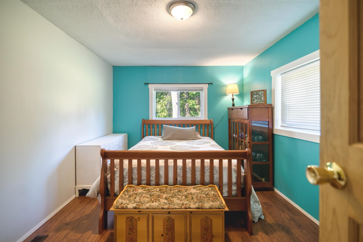Entry Foyer Photo of 1106 A & B Gladwin Trail Road, Roberts Creek, BC