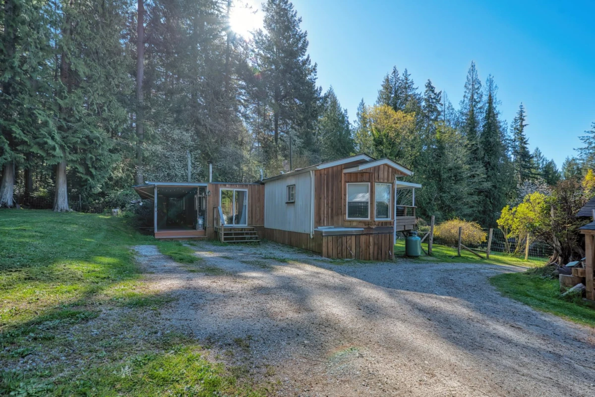 Garden / Landscaping Photo of 1106 A & B Gladwin Trail Road, Roberts Creek, BC