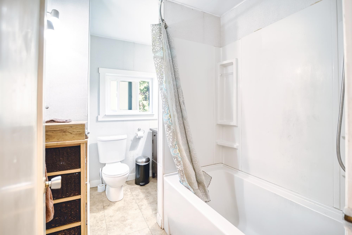 Hallway Photo of 1106 A & B Gladwin Trail Road, Roberts Creek, BC