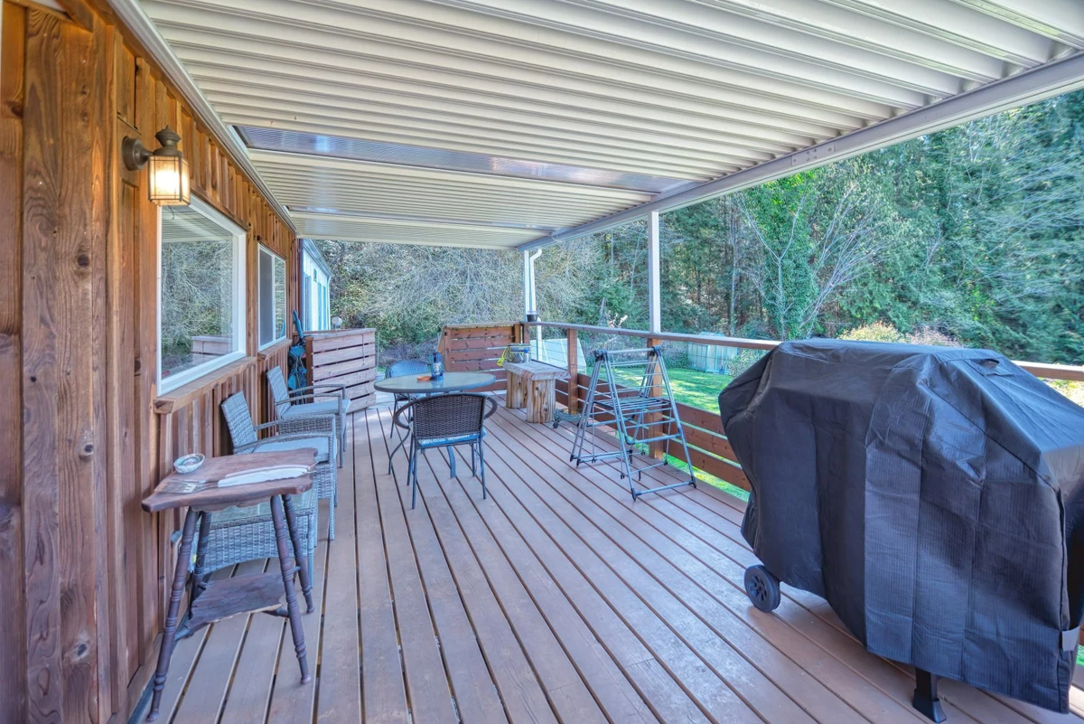 Hot Tub / Spa Photo of 1106 A & B Gladwin Trail Road, Roberts Creek, BC