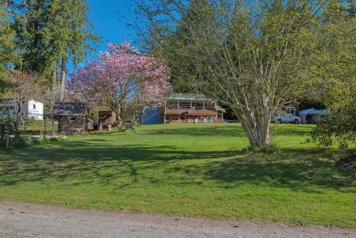 Kitchen Photo of 1106 A & B Gladwin Trail Road, Roberts Creek, BC