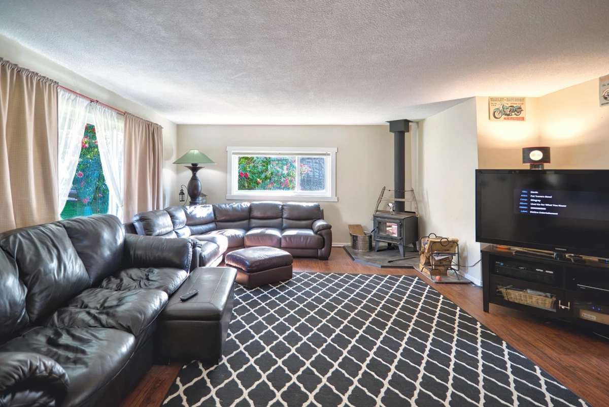 Laundry Room Photo of 1106 A & B Gladwin Trail Road, Roberts Creek, BC