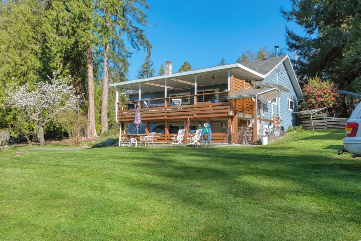 Living Room Photo of 1106 A & B Gladwin Trail Road, Roberts Creek, BC