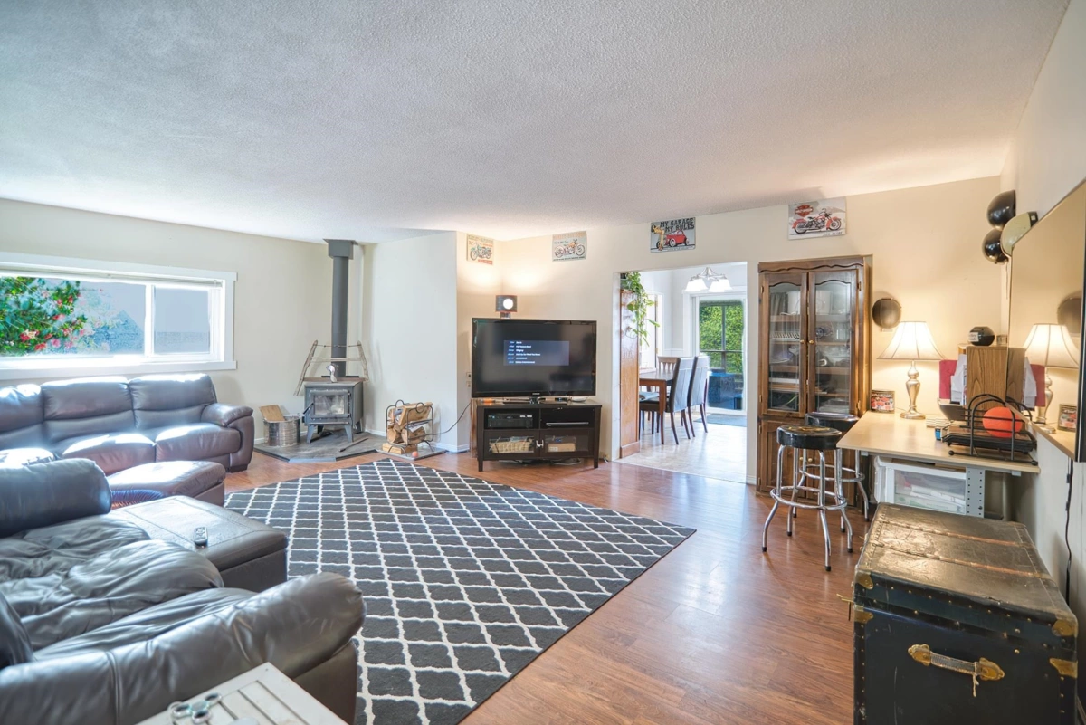 Mudroom Photo of 1106 A & B Gladwin Trail Road, Roberts Creek, BC