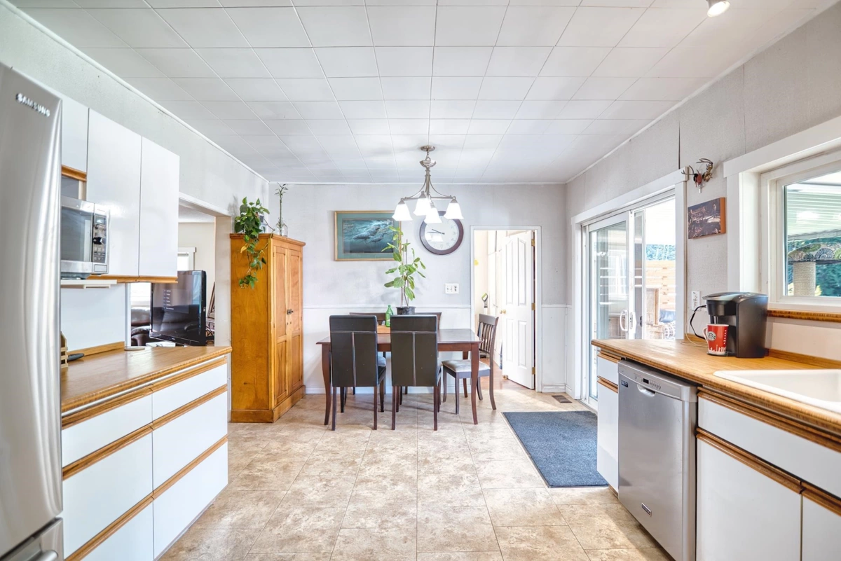 Office / Den Photo of 1106 A & B Gladwin Trail Road, Roberts Creek, BC