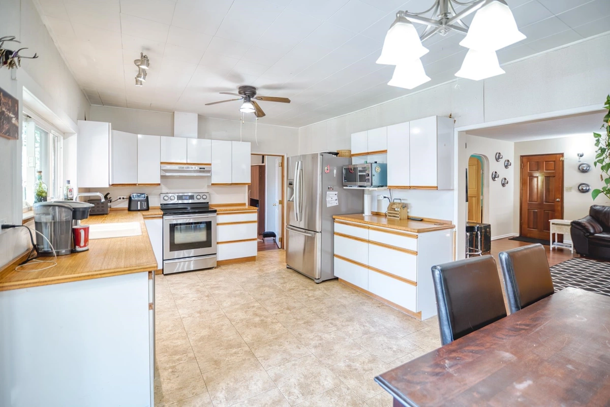 Powder Room Photo of 1106 A & B Gladwin Trail Road, Roberts Creek, BC