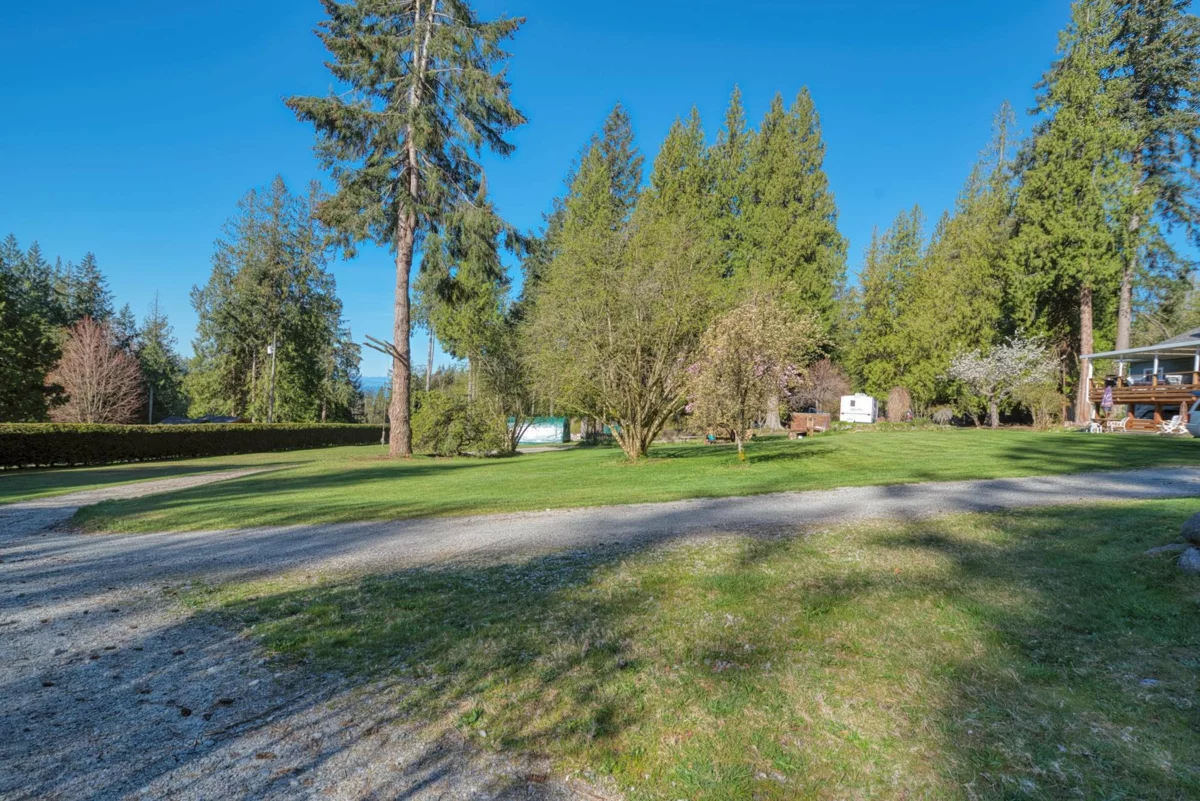 Primary Bathroom Photo of 1106 A & B Gladwin Trail Road, Roberts Creek, BC