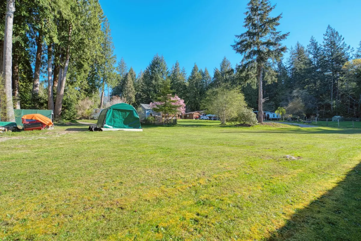 Primary Bedroom Photo of 1106 A & B Gladwin Trail Road, Roberts Creek, BC
