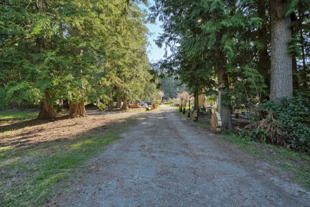 Walk-In Closet Photo of 1106 A & B Gladwin Trail Road, Roberts Creek, BC