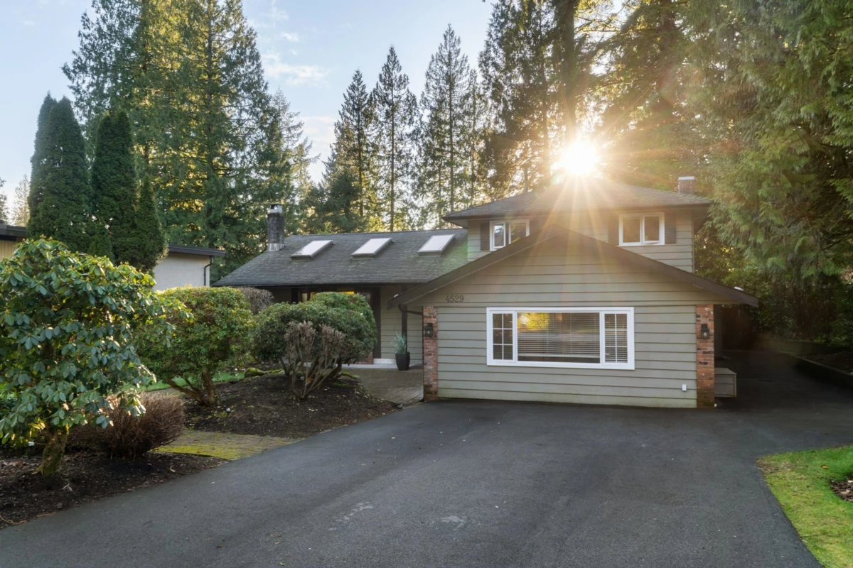 Entry Foyer Photo of 4529 Jerome Place, North Vancouver, BC