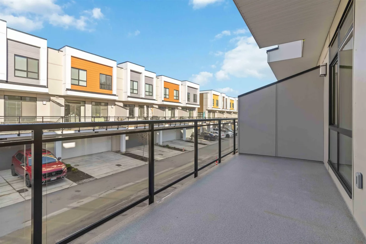 Backyard Photo of 215 46150 Thomas Road, Chilliwack, BC