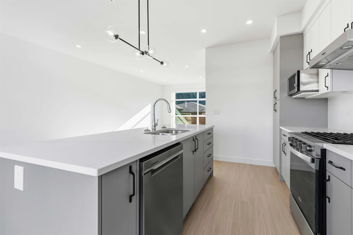 Guest Bathroom Photo of 215 46150 Thomas Road, Chilliwack, BC