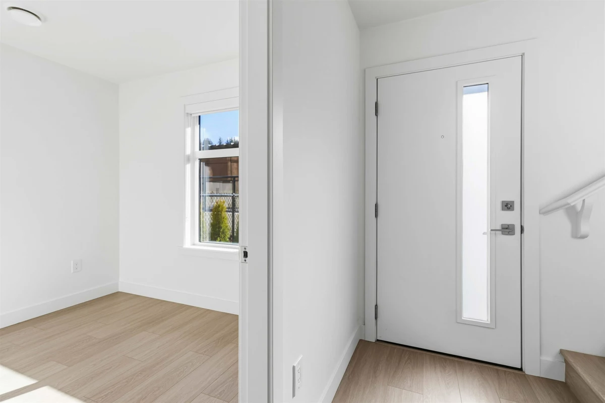 Living Room Photo of 215 46150 Thomas Road, Chilliwack, BC