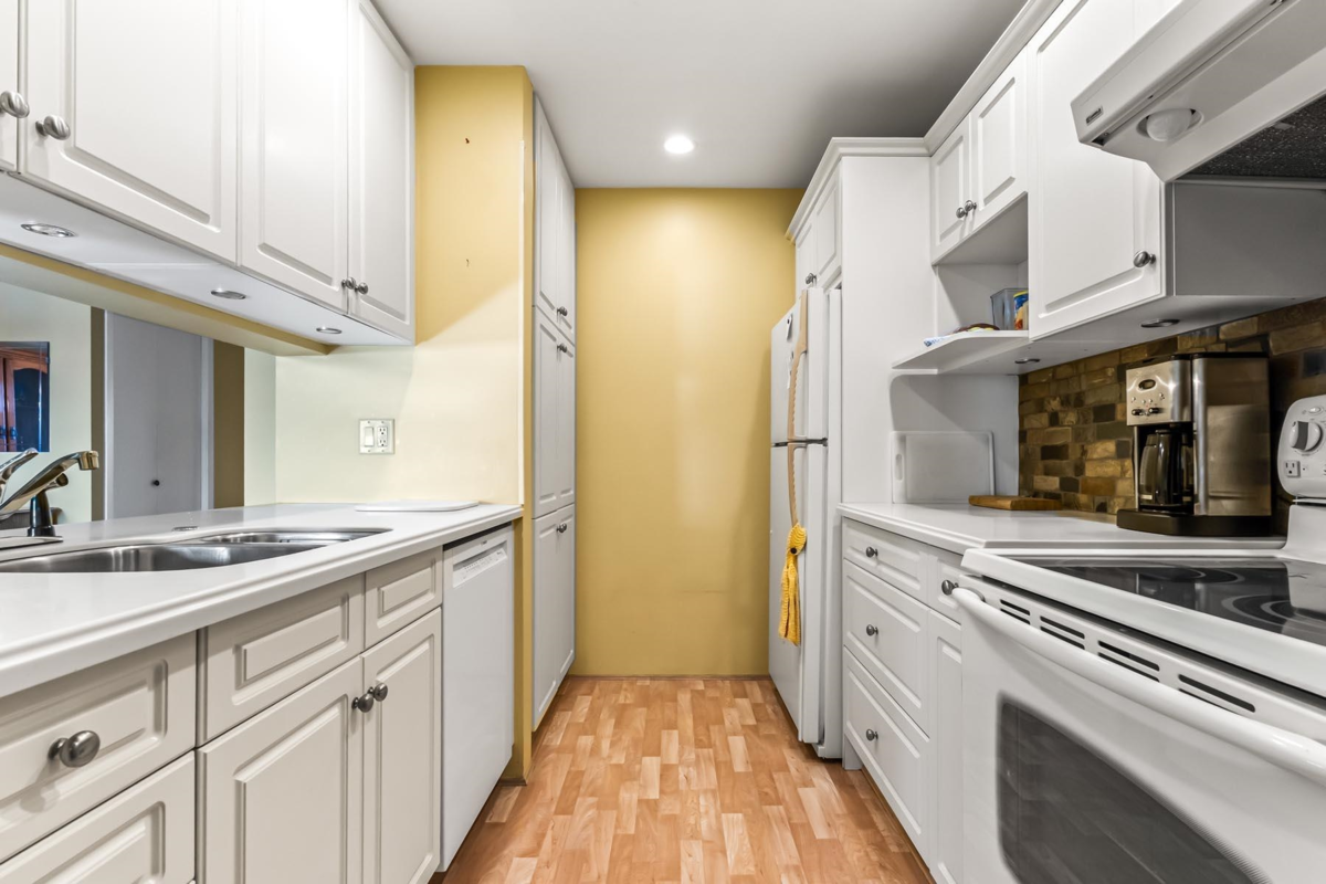 Primary Bathroom Photo of 210 5 K De K Court, New Westminster, BC