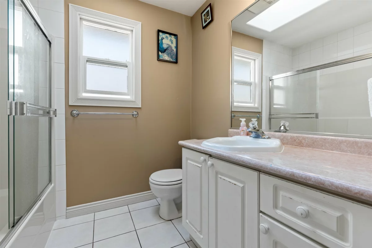 Basement Recreation Room Photo of 12865 63a Avenue, Surrey, BC