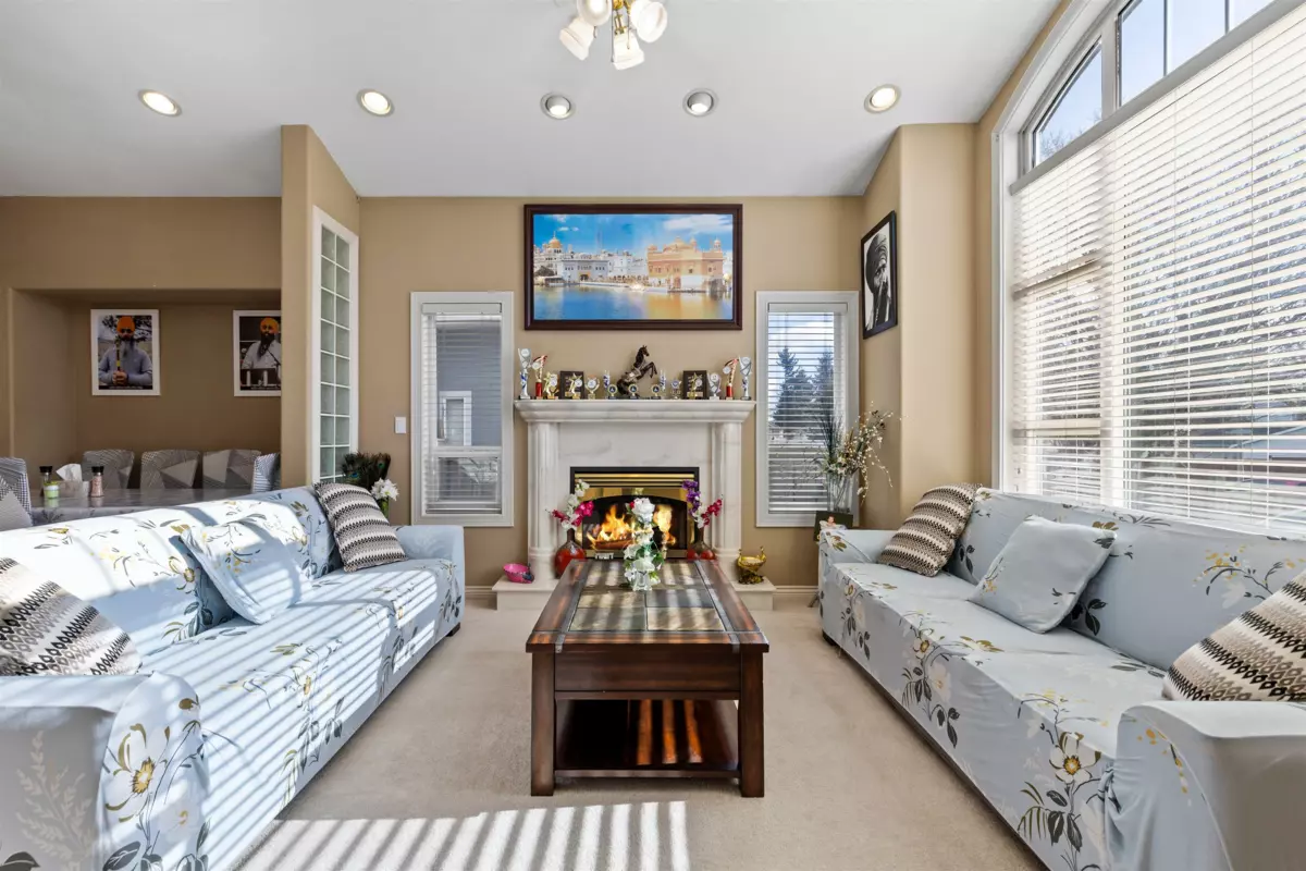 Dining Area Photo of 12865 63a Avenue, Surrey, BC