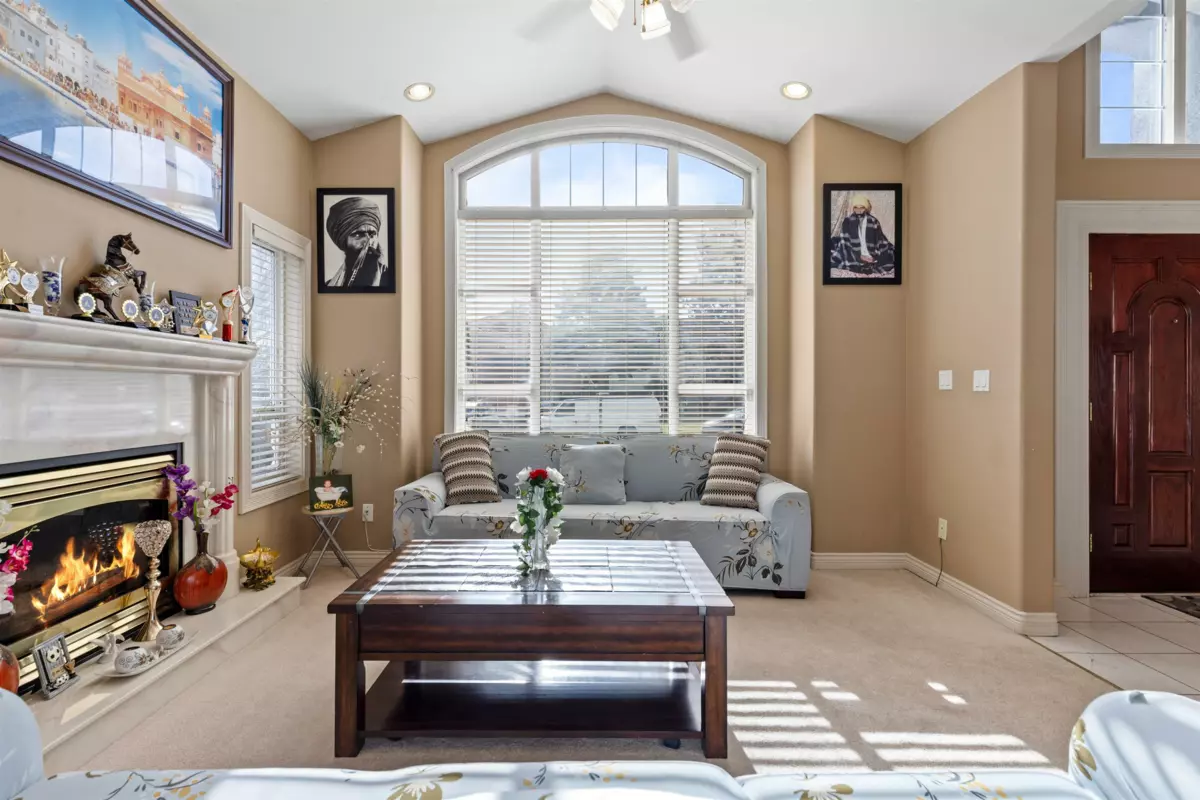 Family Room Photo of 12865 63a Avenue, Surrey, BC