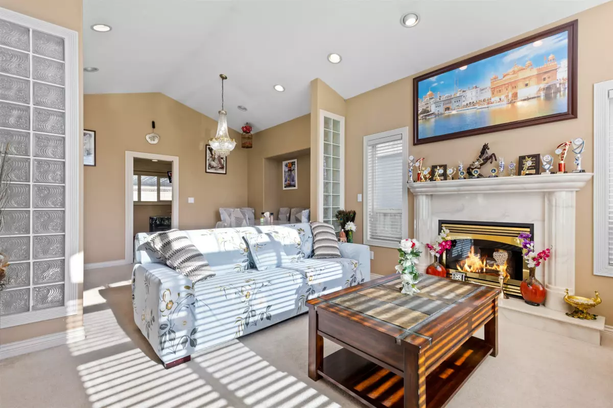 Kitchen Photo of 12865 63a Avenue, Surrey, BC