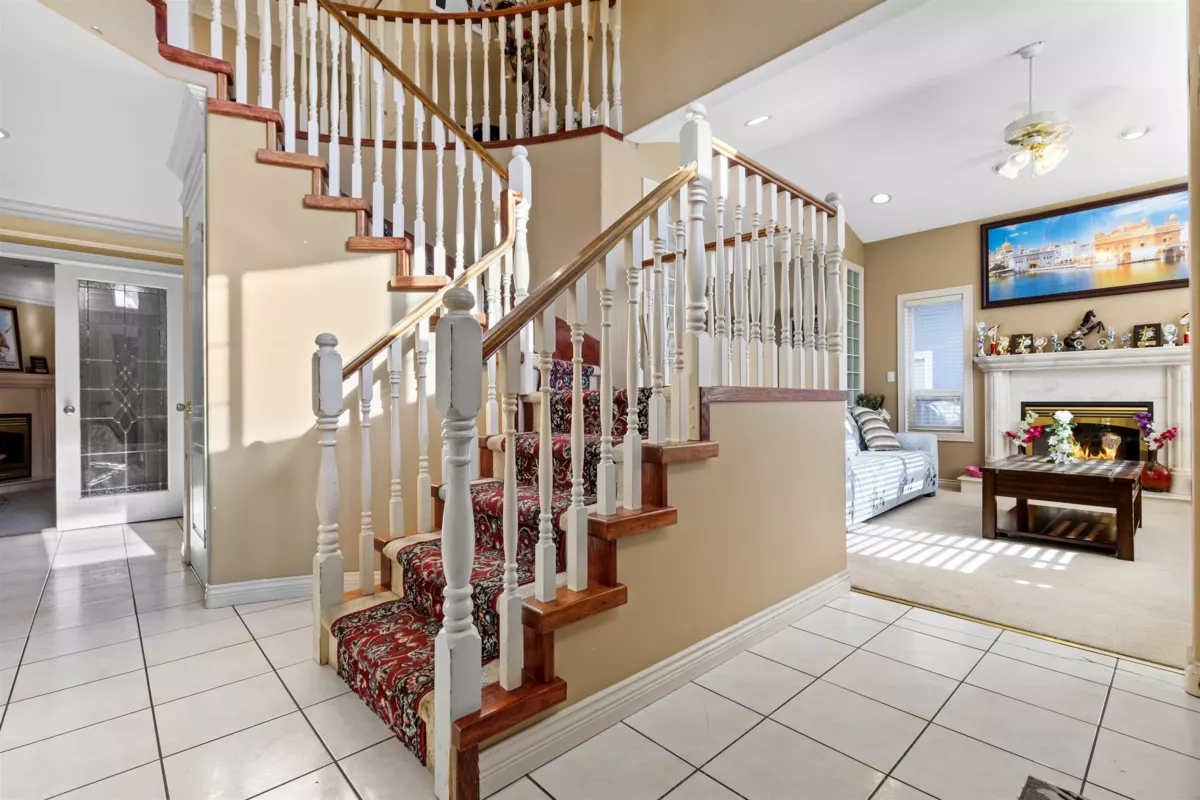 Living Room Photo of 12865 63a Avenue, Surrey, BC