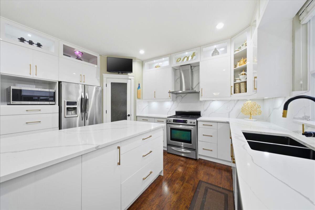 Breakfast Nook Photo of 6060 145a Street, Surrey, BC