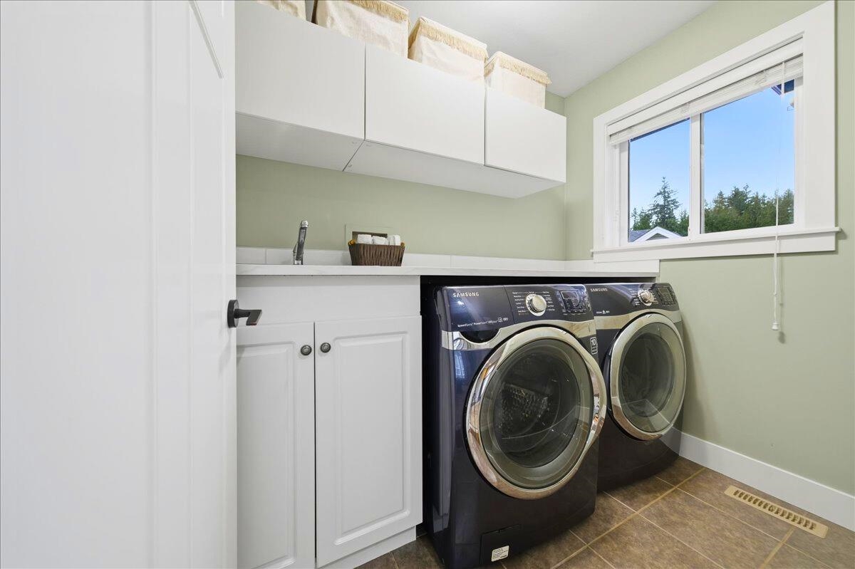 Garage Interior Photo of 6060 145a Street, Surrey, BC