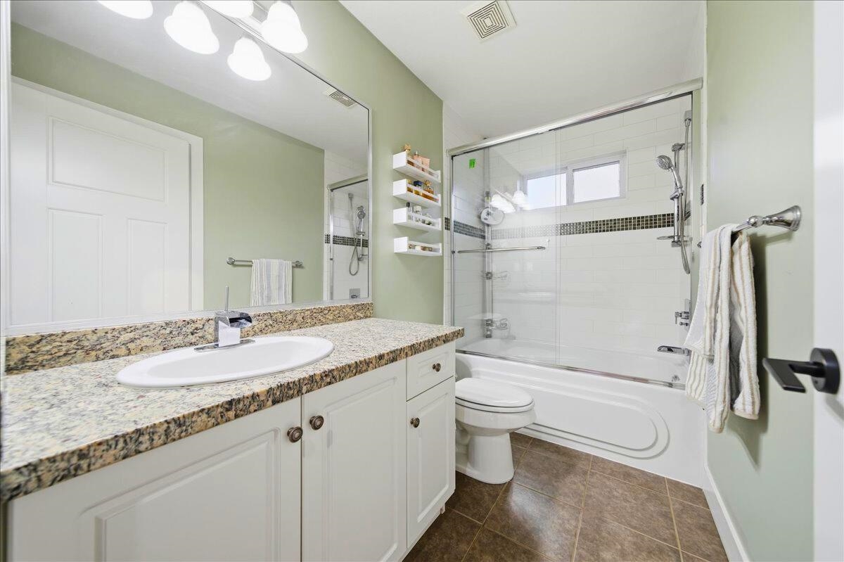 Hallway Photo of 6060 145a Street, Surrey, BC