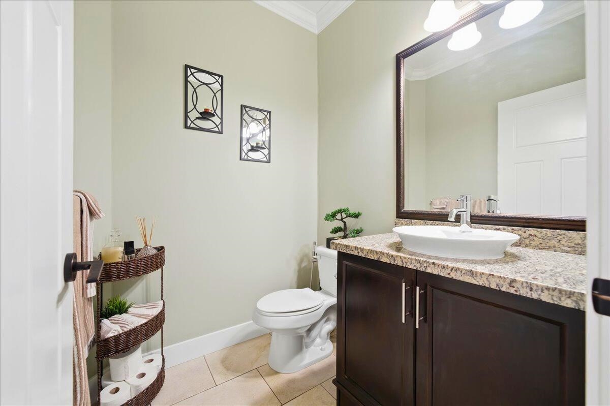 Kitchen Island Photo of 6060 145a Street, Surrey, BC