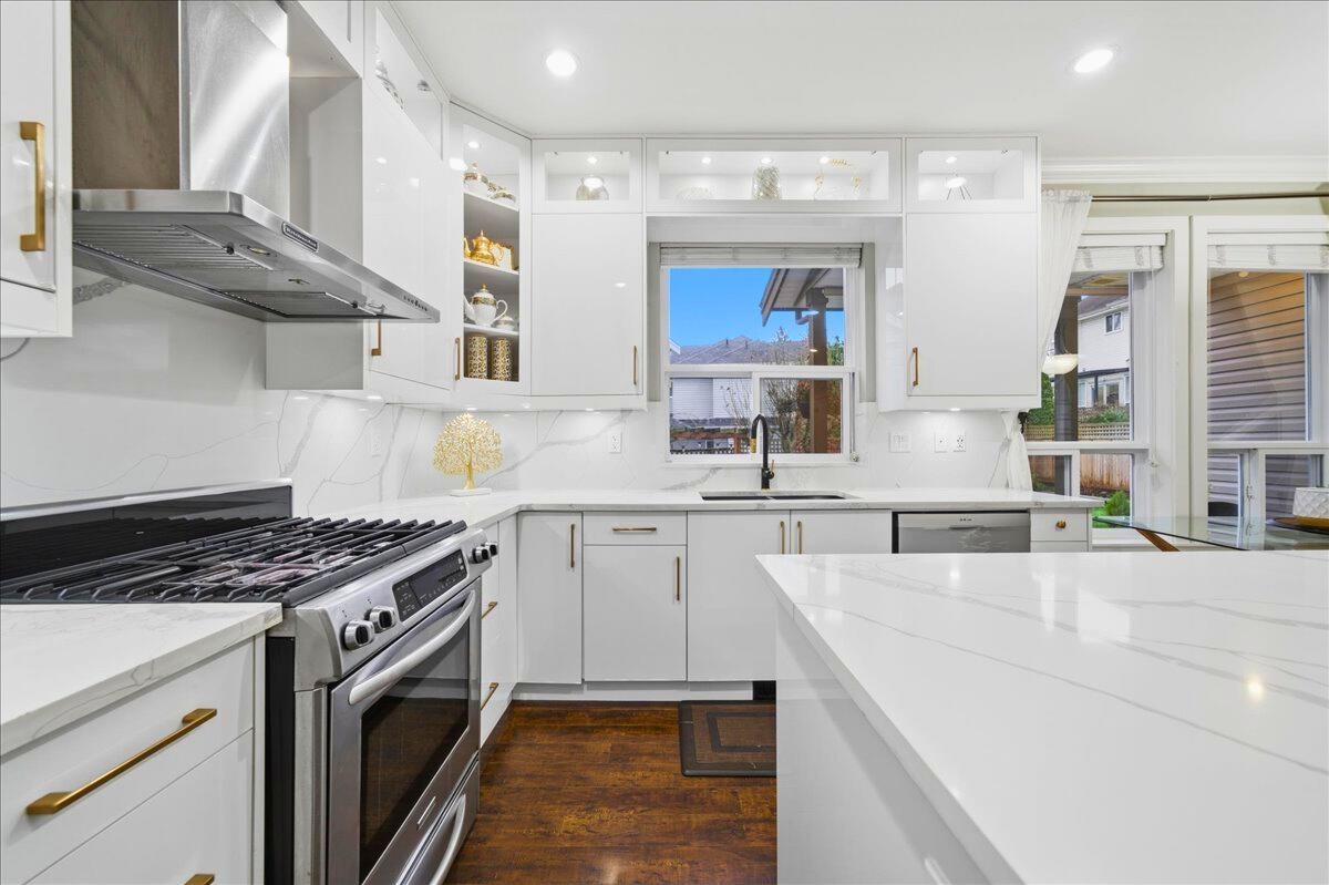 Primary Bathroom Photo of 6060 145a Street, Surrey, BC